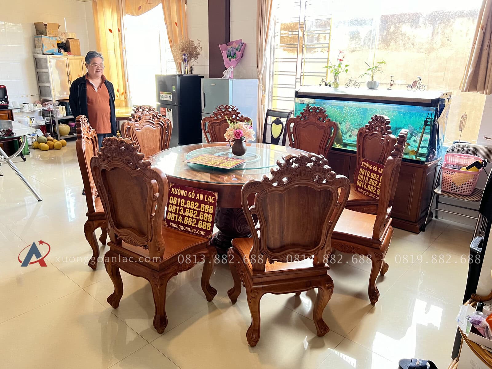 Bàn giao bộ bàn ăn tròn nguyên khối gỗ gõ đỏ (Anh Thể, Cao Bằng) 13 bộ bàn ăn nguyên khối gỗ gõ đỏ 8 ghế louis hàng cao cấp