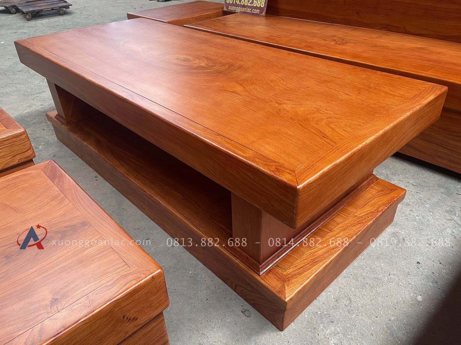 Mẫu sofa khung ván giả nguyên khối gỗ hương đá 25 bàn trà chữ nhật của bộ sofa góc chữ L gỗ hương đá