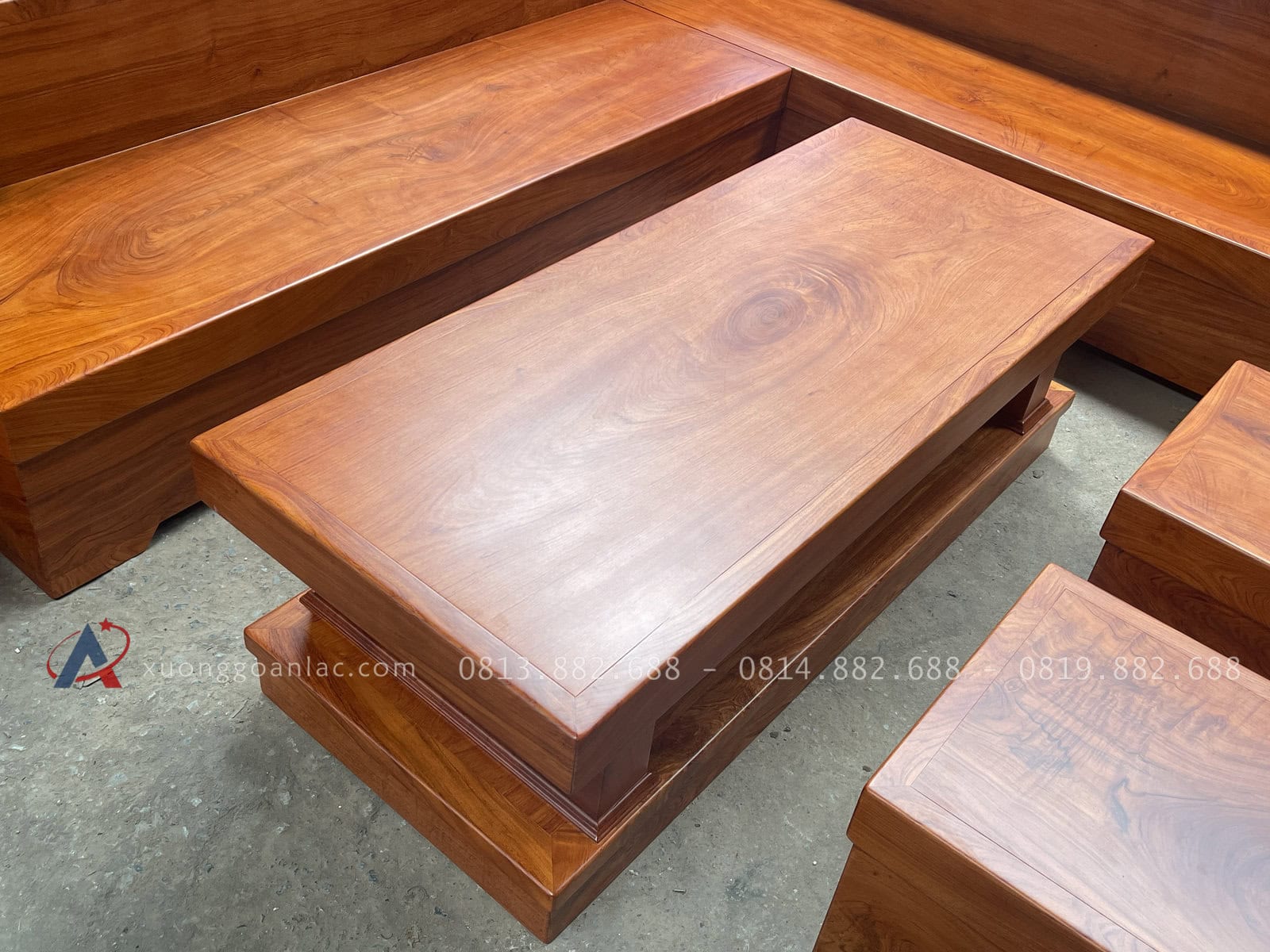 Mẫu sofa khung ván giả nguyên khối gỗ hương đá 23 bàn trà chữ nhật của bộ sản phẩm gỗ hương đá