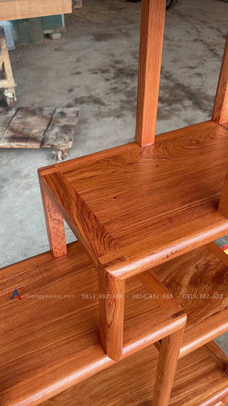 Mẫu kệ trang trí gỗ hương đá (anh Bình - Hà Nam) 24 Kệ gỗ trang trí thủ công