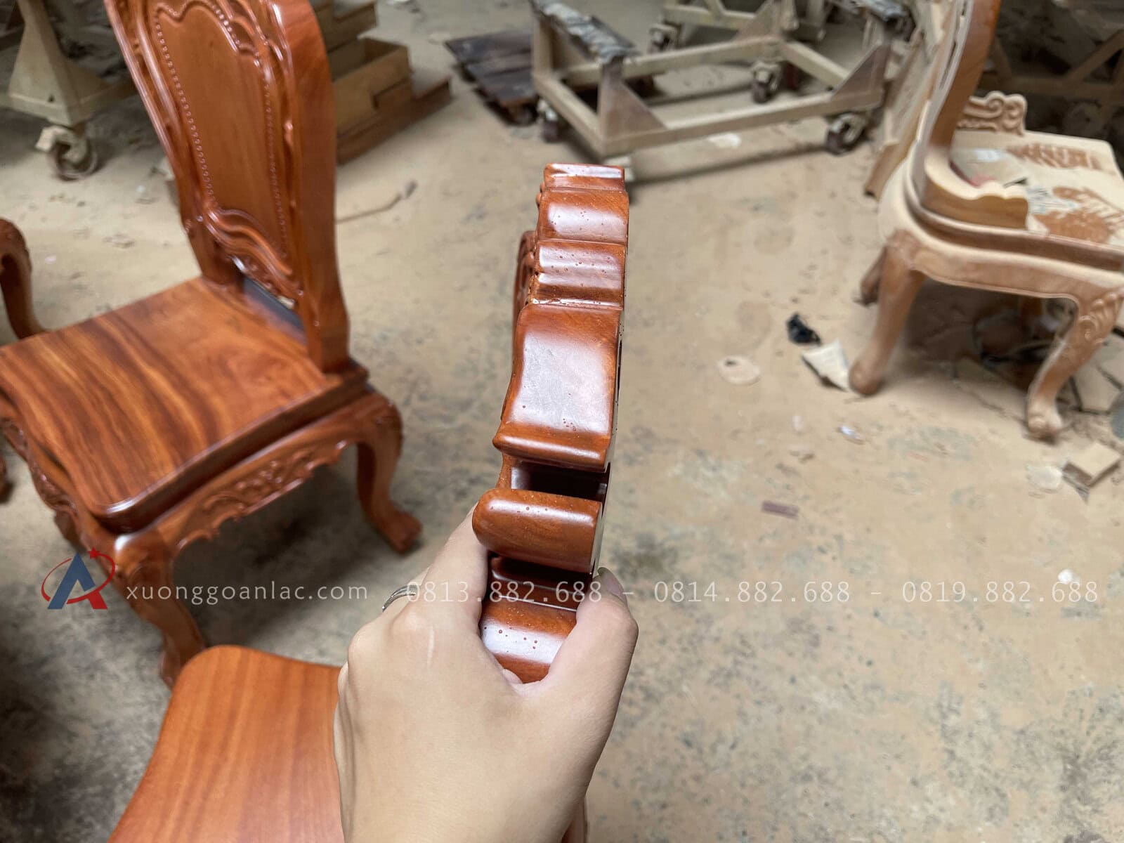 Bộ bàn ăn tròn xoay 8 ghế gỗ hương đá cao cấp (Bác Tiên, Thanh Hoá) 29 Ghế louis vip chương ghế liền dày 5p