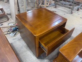 đôn góc của bộ sofa 5 món hiện địa gỗ pachy