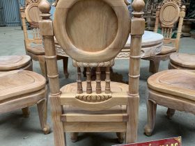 Bộ bàn ăn tròn khuôn ván 6 ghế đồng hồ gỗ hương đá bản mộc (Anh Quân, TP Hạ Long) 19 Ghế ăn đồng hồ mẫu louis hoàng gia cổ điển