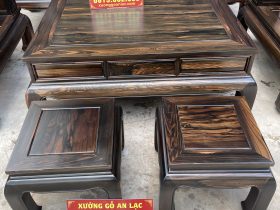 Bộ Quốc Sắc Thiên Hương 6 Món Gỗ Mun Hoa (Anh Bình -Thái Nguyên ) 17 Đi kèm trong bộ sản phẩm có 2 chiếc đôn ngồi , làm với kích thước : 45 x 45cm tiện cho việc tiếp khách