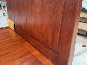 Hoàn thiện giương zito nguyên khối 1m8x2m gỗ hương đá 10 Đầu giường: khung trên dày 5p , xuống đến chân giường dày 10p , làm khung nan lựa vân siêu đẹp