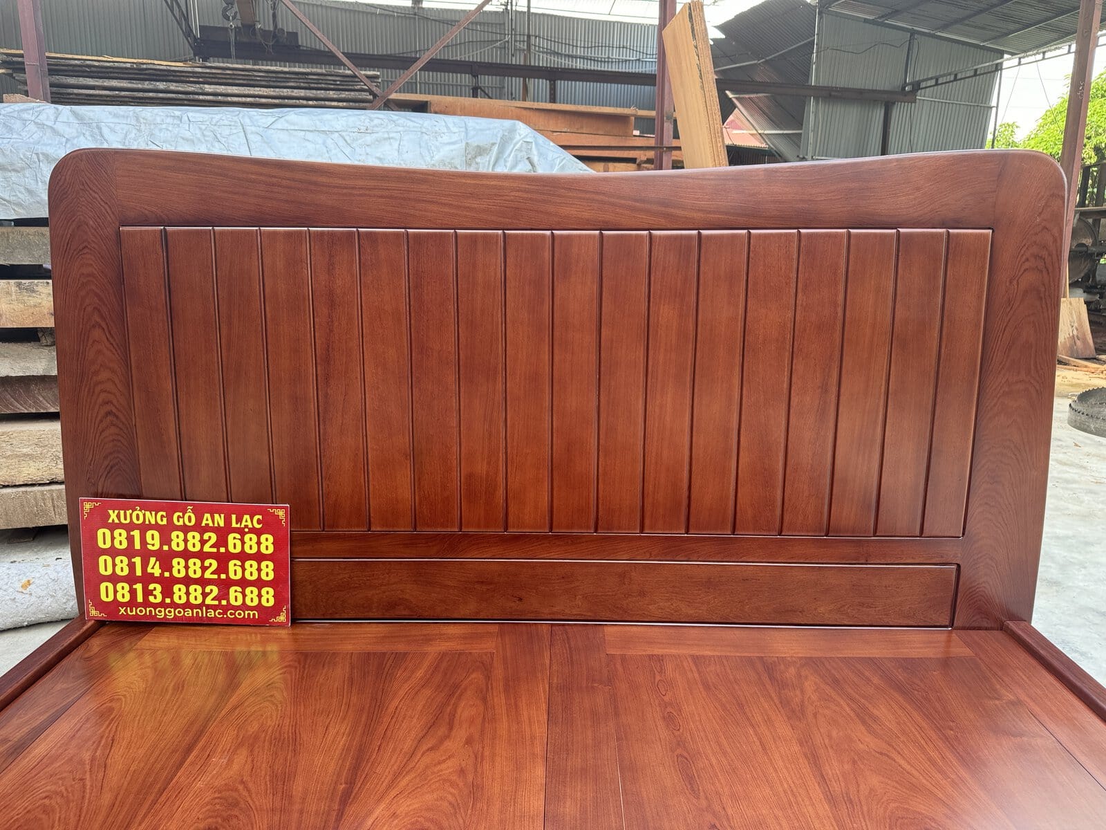 Hoàn thiện giương zito nguyên khối 1m8x2m gỗ hương đá 14 Đầu giường được thiết kết khung nang đơn giản nhưng vô cùng sang trọng