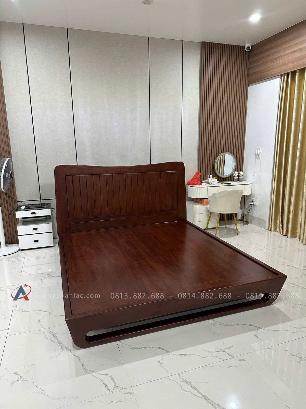 Bàn giao giường Zito chân hươu 1m8 x 2m Gỗ Hương Đá 13 Phần thành giường và đuôi giường toàn bộ là nguyên khối giày 14cm hạ nền 1,5cm để khi để đệm không bị trôi