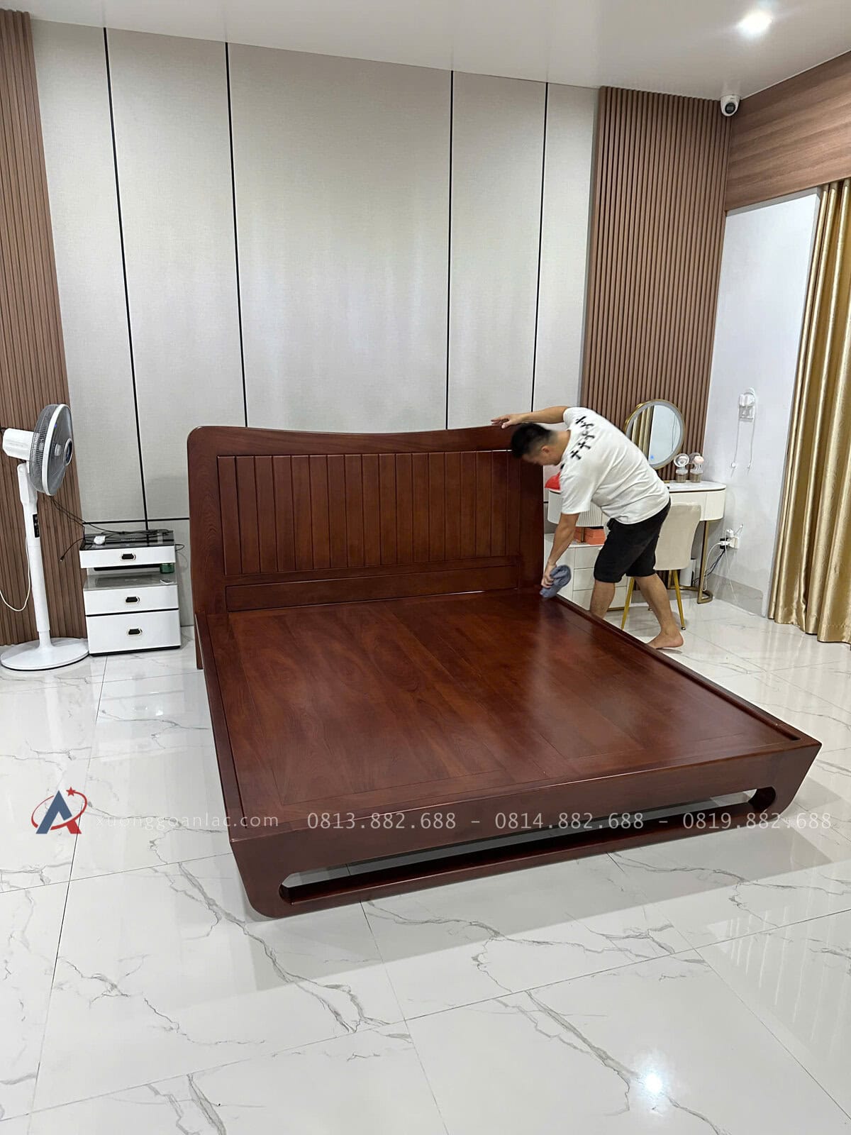 Bàn giao giường Zito chân hươu 1m8 x 2m Gỗ Hương Đá 10 Mẫu giường zito Hương Đá phun màu óc chó , khi kê vào vòng làm điểm nổi bật cho căn phòng