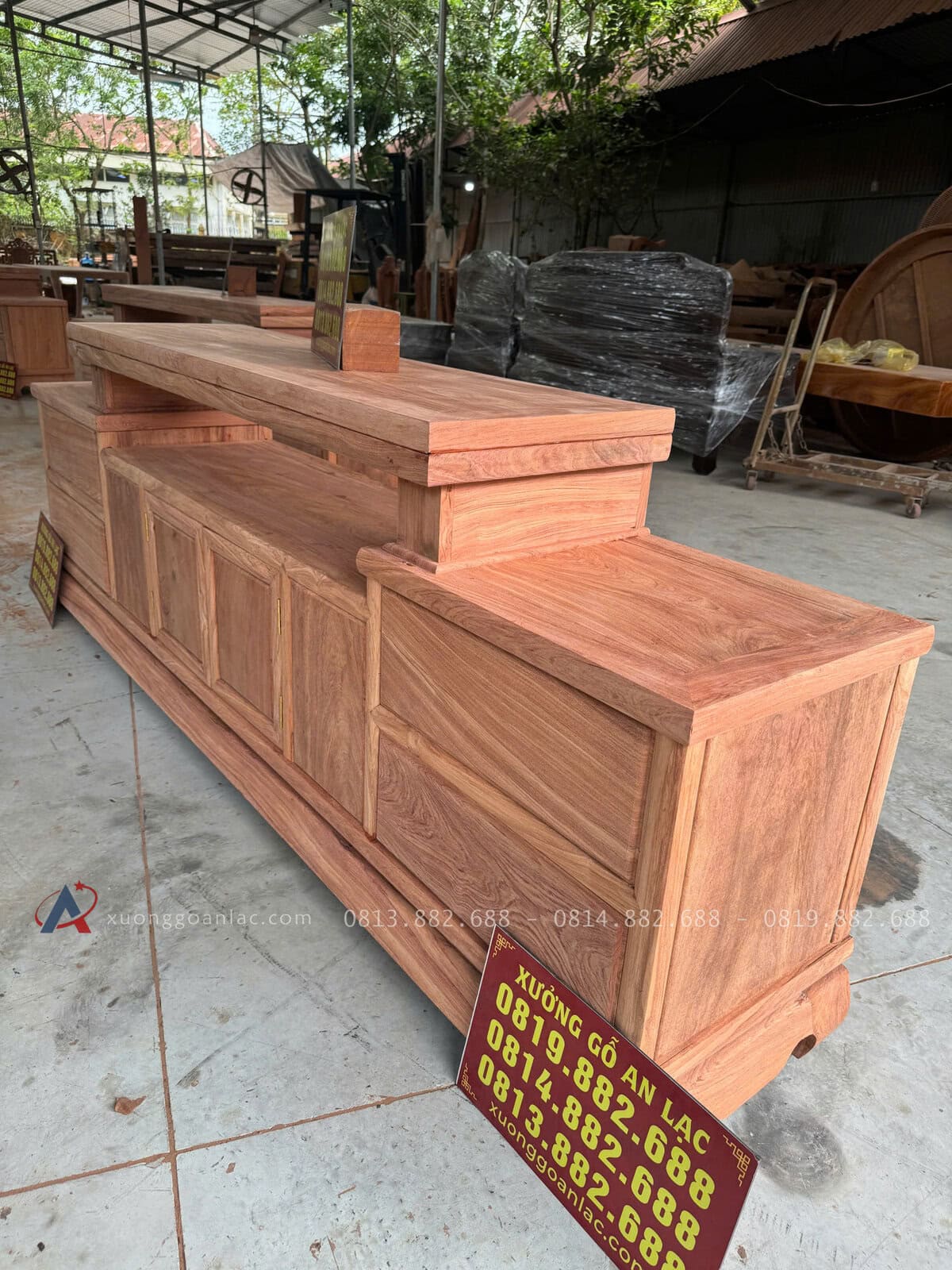 Kệ Tivi trơn Gỗ Hương Đá 2m4 ( Anh Thanh - Long biên ) 10 Bề mặt trơn được bên em chọn gỗ lựa vân siêu kỉ , hàng mộc thôi đã đẹp như này