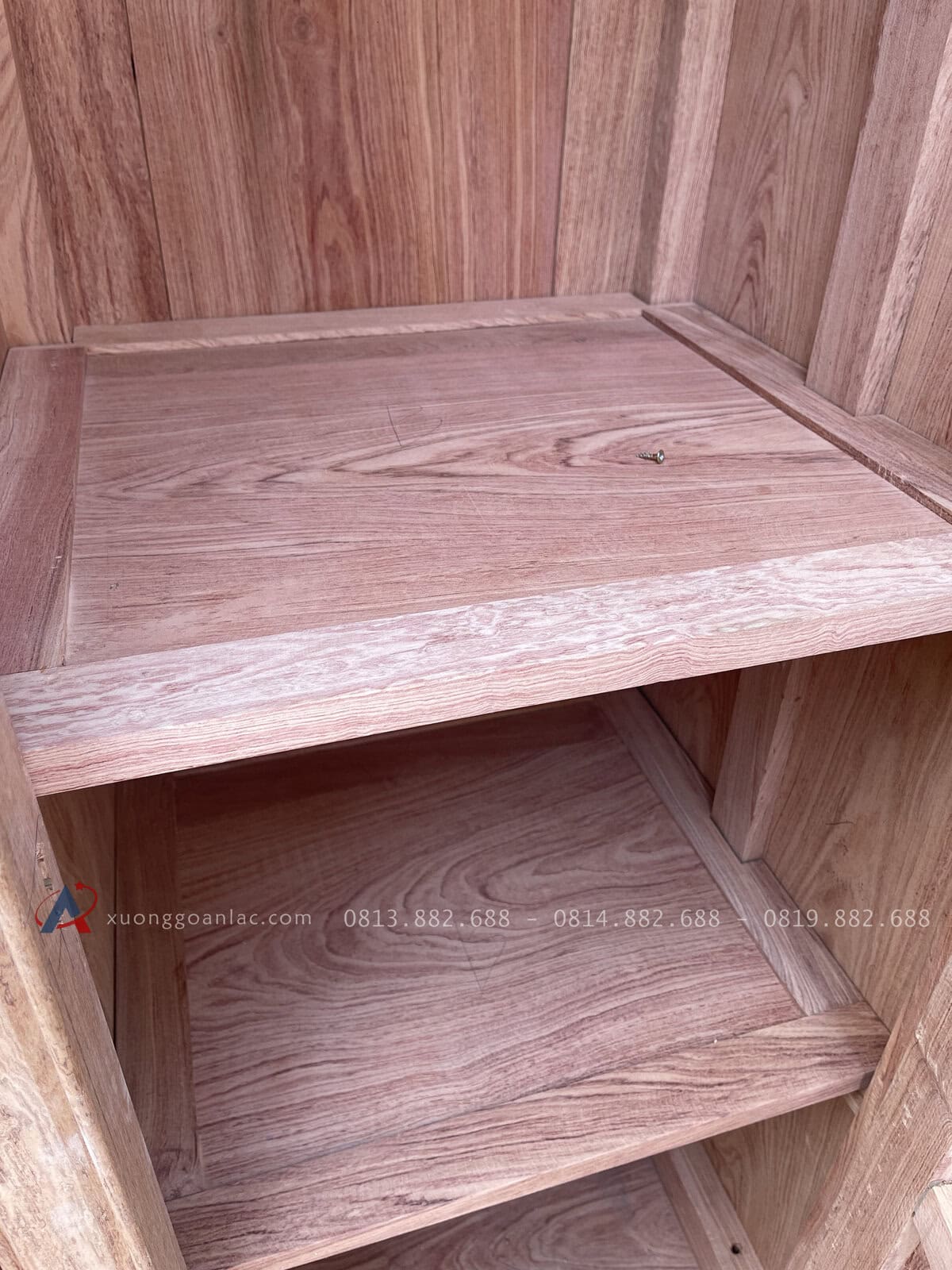 Tủ Áo Gỗ Hương Đá Hàng Mộc 21 phía dưới tủ còn có thêm 1 phần được chia ngăn , tiện để đồ