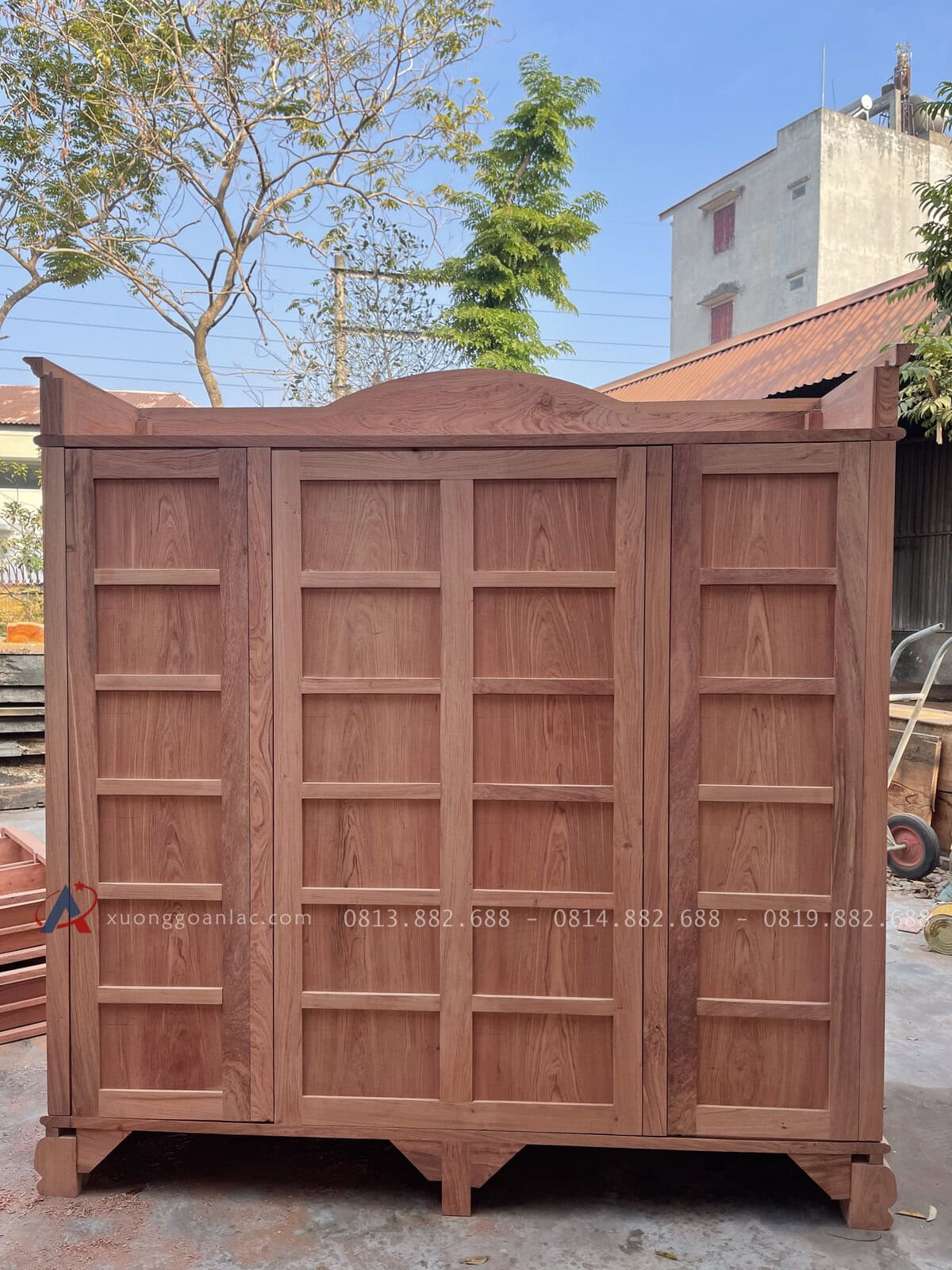 Tủ Áo Gỗ Hương Đá Hàng Mộc 22 hàng siêu cao cấp được thợ bên em thiết kết thang hét tạo điểm nhấn cực đẹp