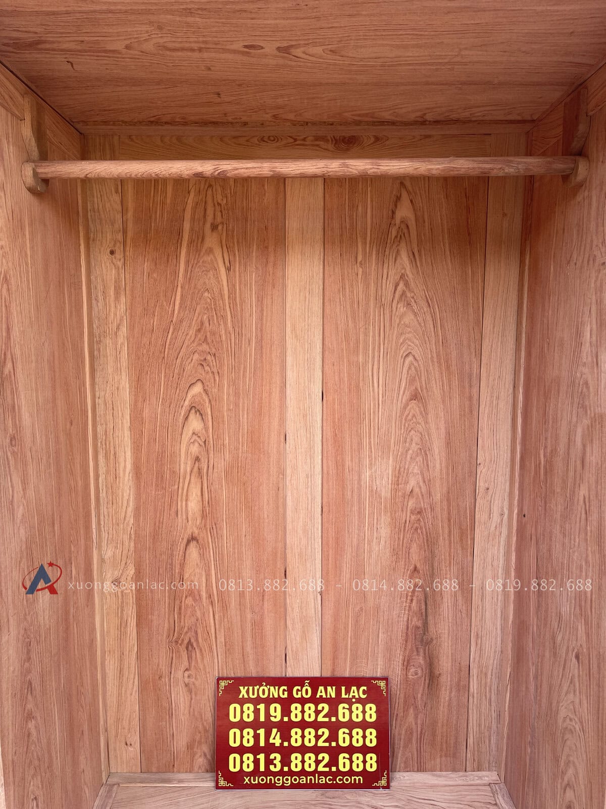 Tủ Áo Gỗ Hương Đá Hàng Mộc 19 tủ còn được làm thêm thanh ngang treo đồ vô cùng chắc chắn
