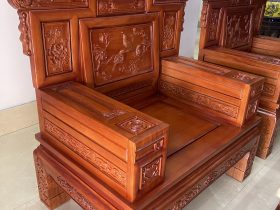 Bộ Phù Dung Gỗ Hương Đá 7 Món Của (Chú Mạnh - Hạ Long ) 13 phần ghế đơn được chạm trổ tỉ mỉ , tạo lên sự uyển chuyển mềm mại cho chiếc ghế