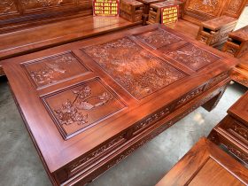 Bộ PHù Dung Gỗ Hương Đá 10 Món (Anh Tuấn - Bình Thuận ) 22 bàn trà : 1m75 x rộng 105cm x cao 65 , mặt bàn được thiết kế chia vách ô 5 khung , tạo điểm nhấn khi kê kính lên cực kỳ ấn tượng