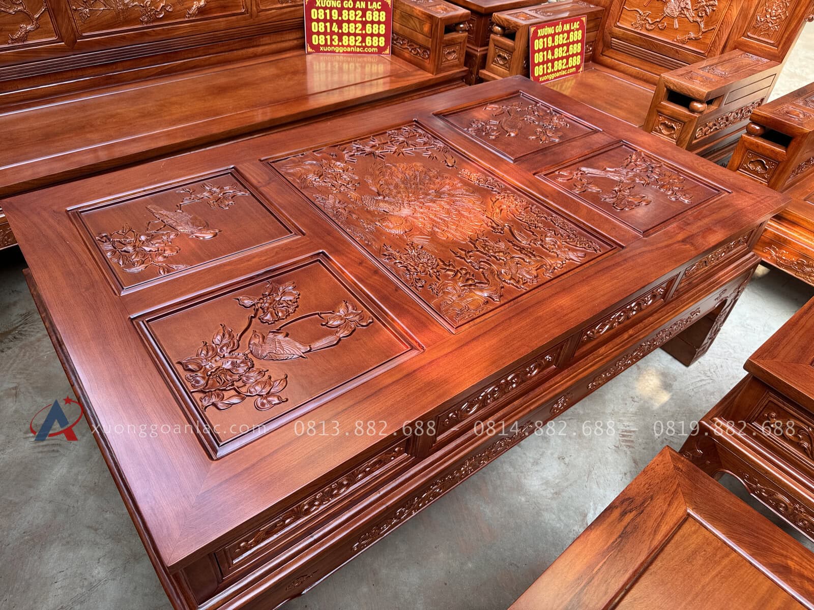 Bộ PHù Dung Gỗ Hương Đá 10 Món (Anh Tuấn - Bình Thuận ) 36 bàn trà : 1m75 x rộng 105cm x cao 65 , mặt bàn được thiết kế chia vách ô 5 khung , tạo điểm nhấn khi kê kính lên cực kỳ ấn tượng