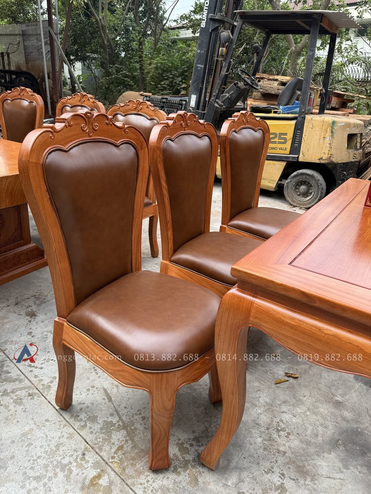 Bộ bàn ăn 6 ghế bọc da bò Italia cao cấp ( Anh Cần, Nam Định) 2 Phần ghế được bộc đệm và da bò thật 100% tạo độ êm ái khi ngồi