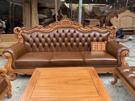 Bộ Sofa Hoàng Gia Tân Cổ Điển Bọc Da Bò Ý Cao Cấp 21 Văng dài : 2m65 x 88 x cao 1m30 (cao đệm 50cm) thiết kế rộng rải thoải mái , độ dài lí tưởng đủ cho 5-6 người ngồi