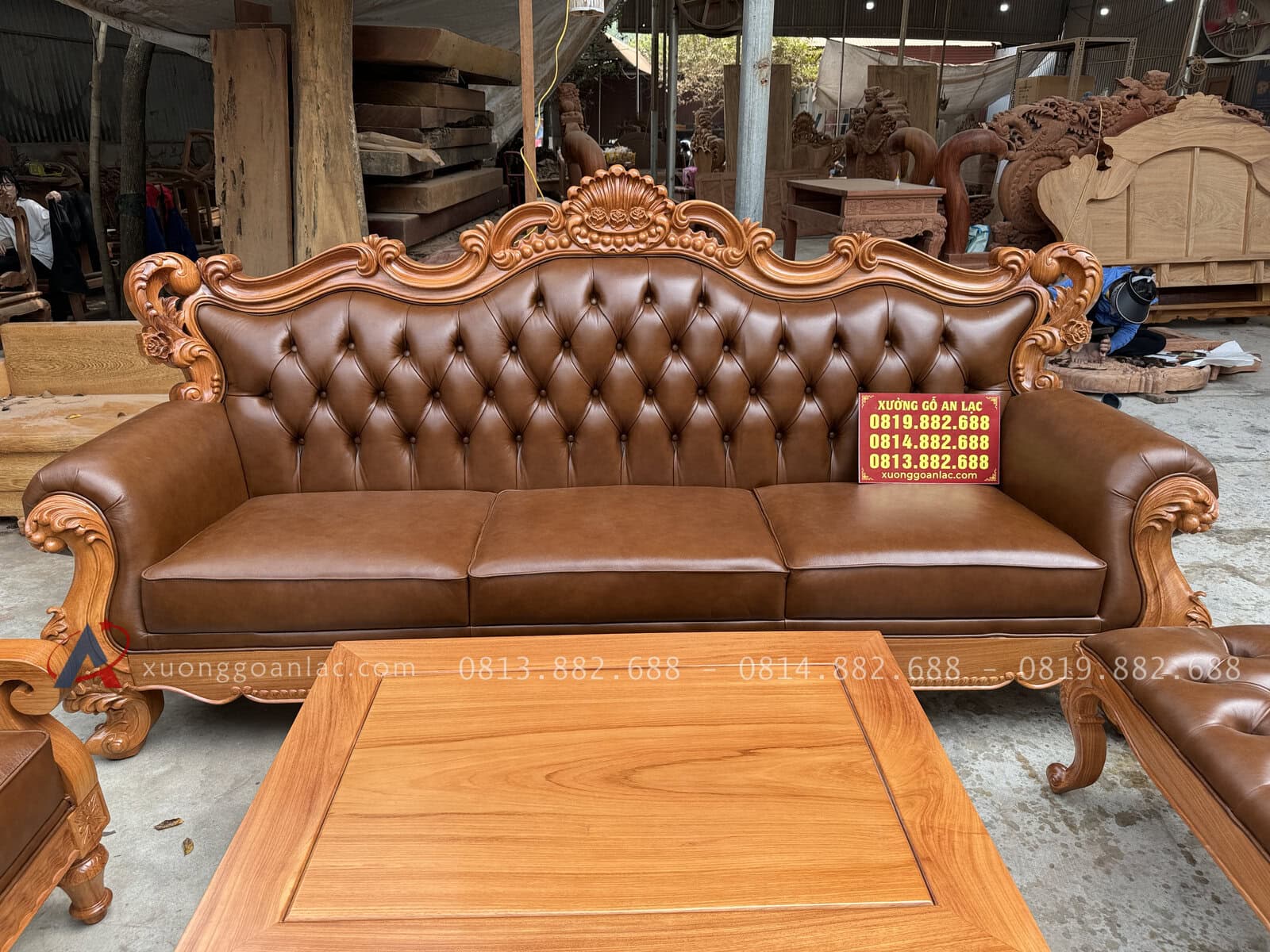 Bộ Sofa Hoàng Gia Tân Cổ Điển Bọc Da Bò Ý Cao Cấp 39 Văng dài : 2m65 x 88 x cao 1m30 (cao đệm 50cm) thiết kế rộng rải thoải mái , độ dài lí tưởng đủ cho 5-6 người ngồi