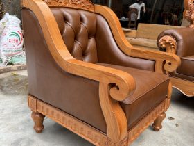 Bộ Sofa Hoàng Gia Tân Cổ Điển Bọc Da Bò Ý Cao Cấp 29 tay ghế uống cong chổ tay cầm , nhìn bắt măt