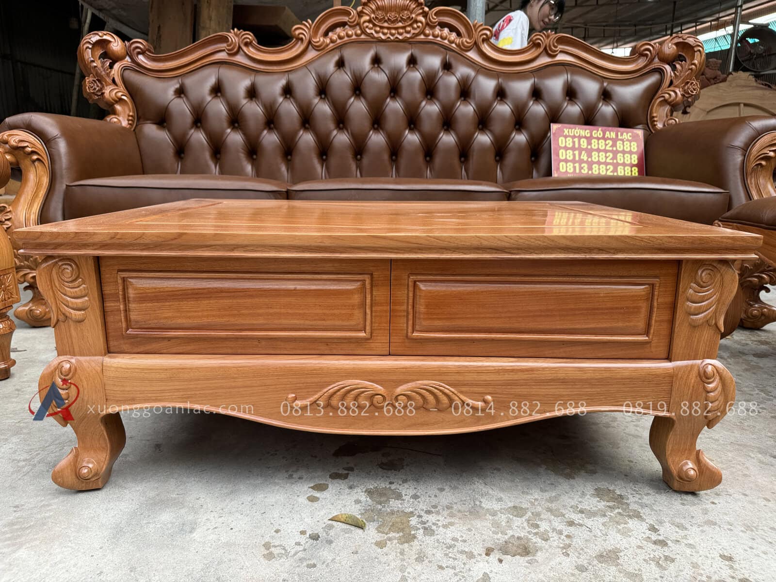 Bộ Sofa Hoàng Gia Tân Cổ Điển Bọc Da Bò Ý Cao Cấp 55 2 chiếc ngăn kéo lớn giống hệt những khung non xung quanh bàn