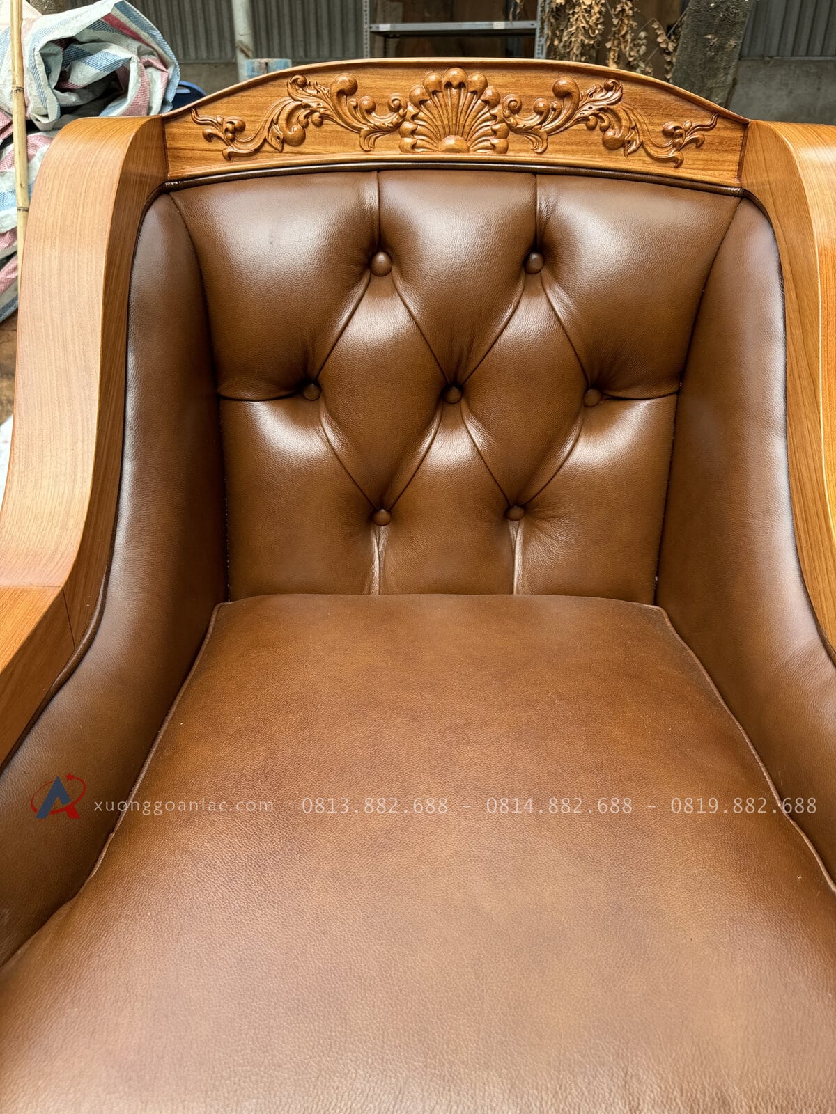 Bộ Sofa Hoàng Gia Tân Cổ Điển Bọc Da Bò Ý Cao Cấp 48 tạo nút thắt hình quả trám , đơn giản nhưng sang trọng