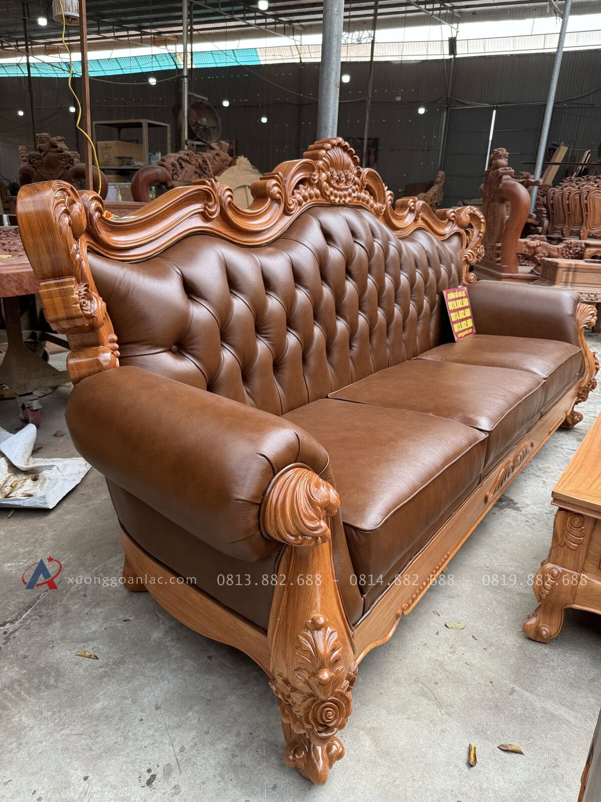 Bộ Sofa Hoàng Gia Tân Cổ Điển Bọc Da Bò Ý Cao Cấp 40 tựa tay của ghế uống cong tạo điểm nhấn