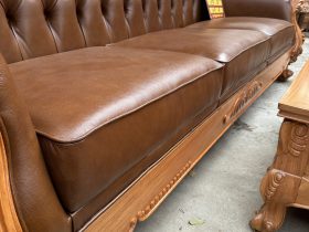 Bộ Sofa Hoàng Gia Tân Cổ Điển Bọc Da Bò Ý Cao Cấp 23 đệm dày dặn chắc chắn tạo độ êm ái khi ngồi