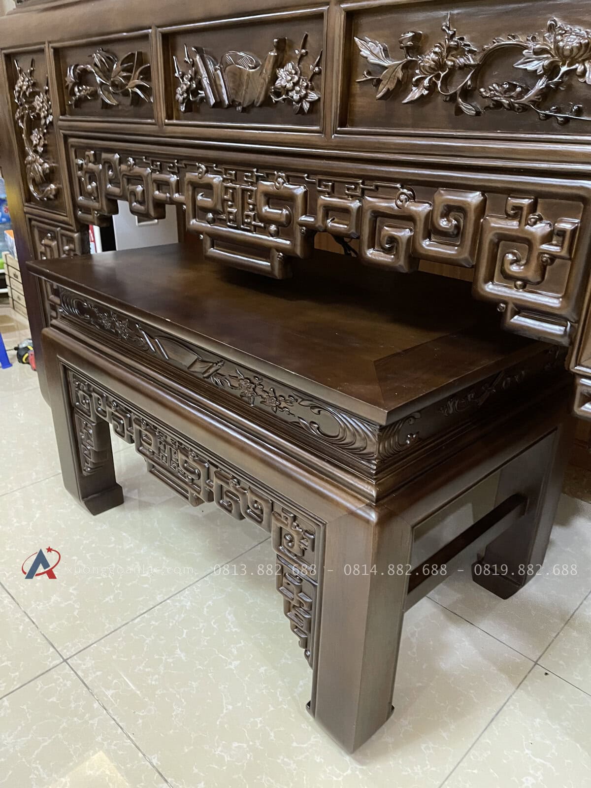 Mẫu Án Gian Thờ Gỗ Gụ Phun Giả Màu Óc Chó giao Cao Bằng 5 bàn cơm được thiết kế vo cùng tiện lợi