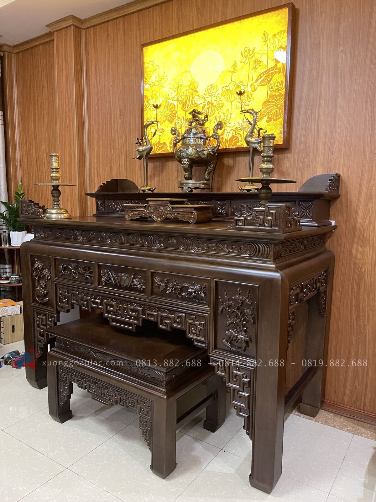 Mẫu Án Gian Thờ Gỗ Gụ Phun Giả Màu Óc Chó giao Cao Bằng 1 ẫu ban thờ và bàn cơm