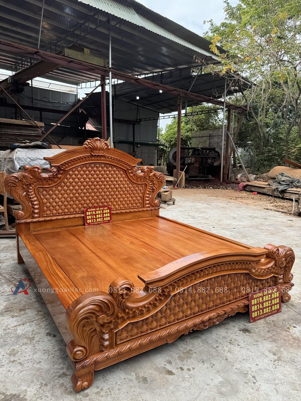 Giường hoàng gia trám gõ đỏ Pachy 2m x 2m2 2 Mẫu giường hoàng gia hàng siêu cao cấp , được thợ làm cực kì tỉ mỉ vô cùng kênh bong sắc nét