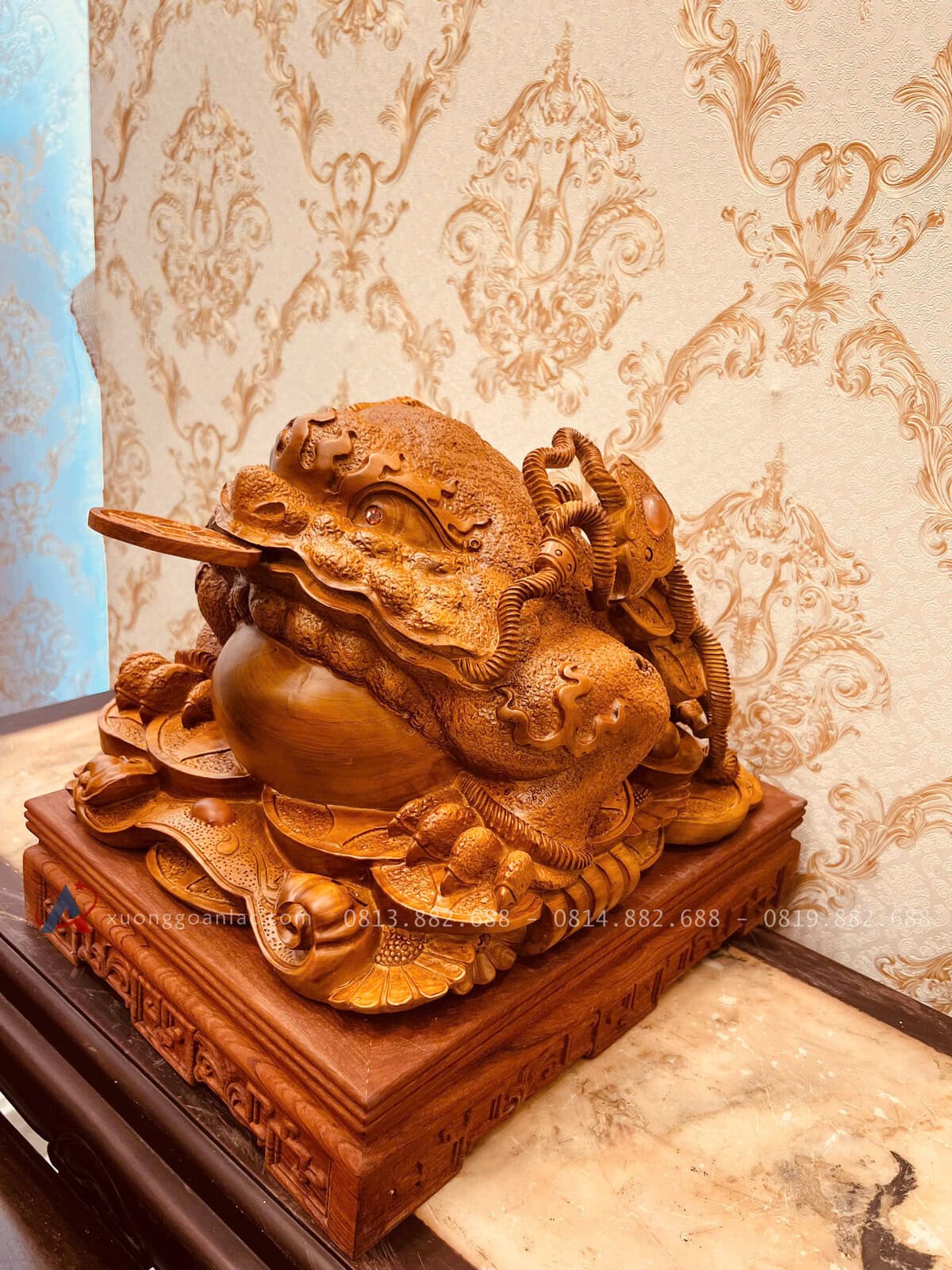 Thiềm Thừ Ngậm Tiền Gỗ Hương Gia Lai Nguyên Khối ( Anh Nghĩa - nghệ An ) 1 Tượng Cóc Ngậm Tiền bằng gỗ, linh vật mang tài lộc và may mắn