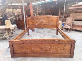 hoàn thiện giường phu thê viên mãn gỗ gõ đỏ 2m x 2m2 27 Photo 17 01 2025 10 28 43