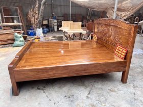 hoàn thiện giường phu thê viên mãn gỗ gõ đỏ 2m x 2m2 17 Photo 17 01 2025 10 35 27