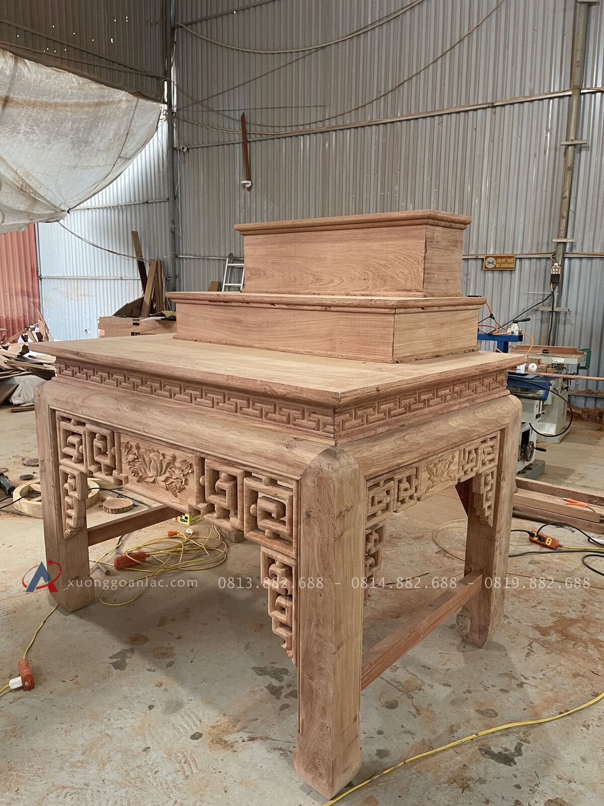 Mẫu án gian đục sen kèm tam cấp gỗ hương đá 12 Photo 25 02 2025 08 37 45 rotated