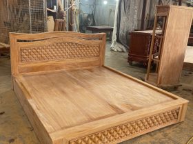 Mẫu giường luxuty gỗ Gõ đỏ cao cấp được làm theo yêu cầu của anh khách