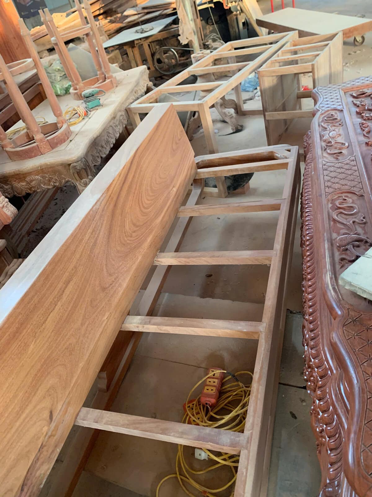 Quy Trình Sản Xuất Sofa Nguyên Khối Tại Xưởng Gỗ An Lạc 4 Thang chân luôn phải làm dạng mộng mang cá