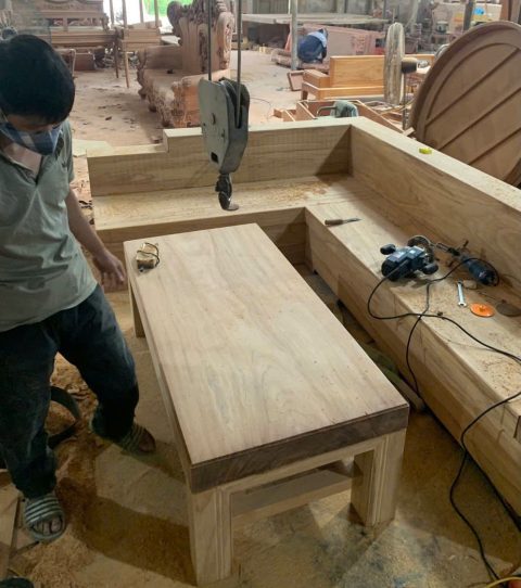 Quy Trình Sản Xuất Sofa Nguyên Khối Tại Xưởng Gỗ An Lạc 1 Công đoạn xử lý thô để sản phẩm đẹp từ mộc
